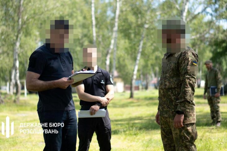 Новини України - Чотирьох військових затримали за непокору - ДБР