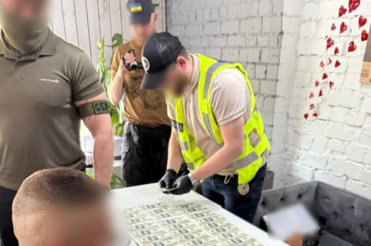 Новини Києва - Фіктивний діагноз дружині: у Києві чиновник за гроші допоміг ухилянту