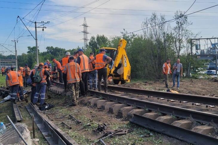 Новини Києва - Метро та УЗ відновлюють колії після атаки, змінено маршрути