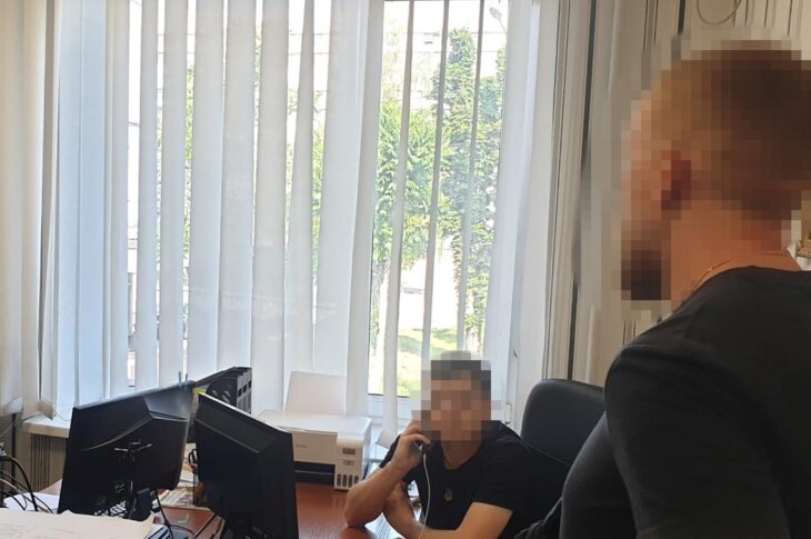 Новини України - На Дніпропетровщині правоохоронець за гроші видаляв дані про ухилянтів