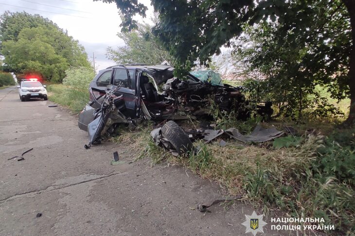 Новини України - На Одещині водій врізався в дерево, є загиблий