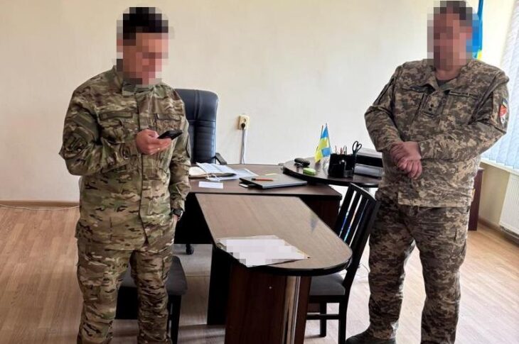 Новини України - На Прикарпатті викрито чиновника ТЦК, що знімав з обліку мобілізованих