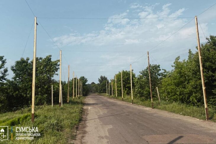 Новини України - На Сумщині над дорогами натягують антидронові сітки