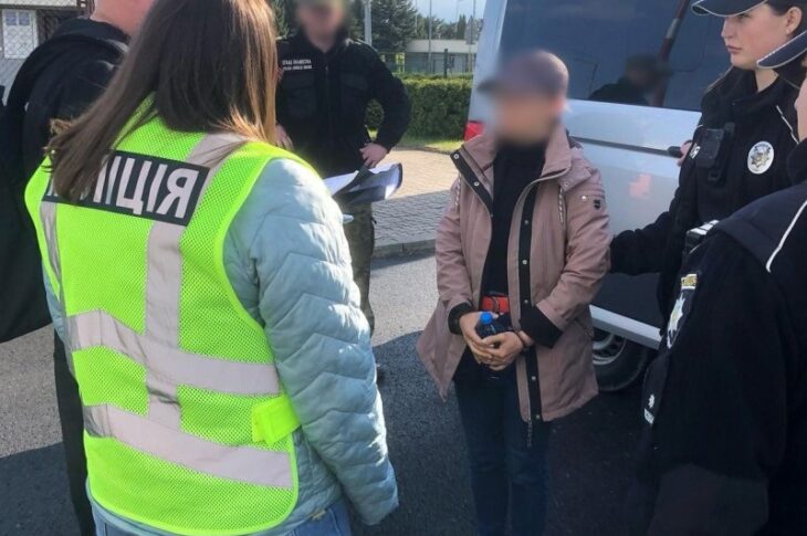Новини України - Підозрювану у незаконному переправленні мігрантів екстрадували з Німеччини