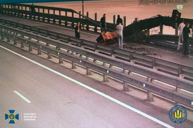 Новини України - СБУ під водою уразила Кримський міст