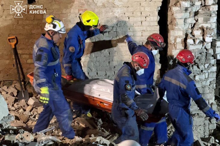 Новини Києва - У Києві з-під завалів дістали тіла ще трьох людей