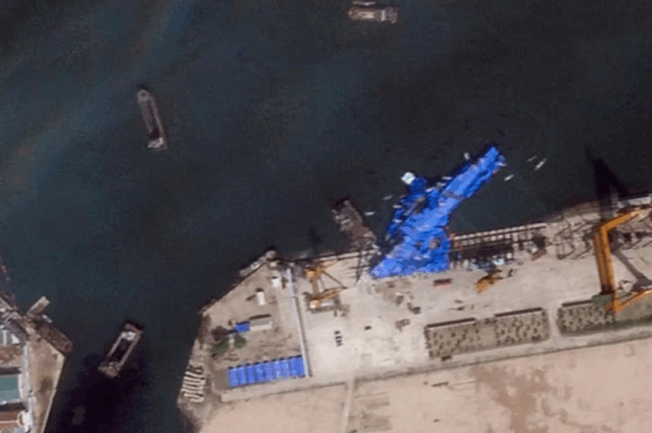 Новини світу - У КНДР підняли есмінець після невдалого спуску