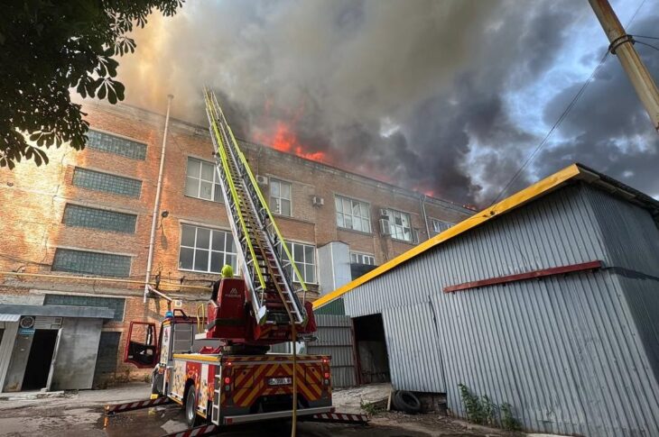 Новини України - У Рівному спалахнула велика пожежа