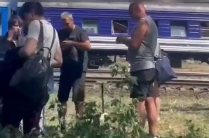 Новини України - Укралізниця повідомила про збій в русі потягів через удар рашистів