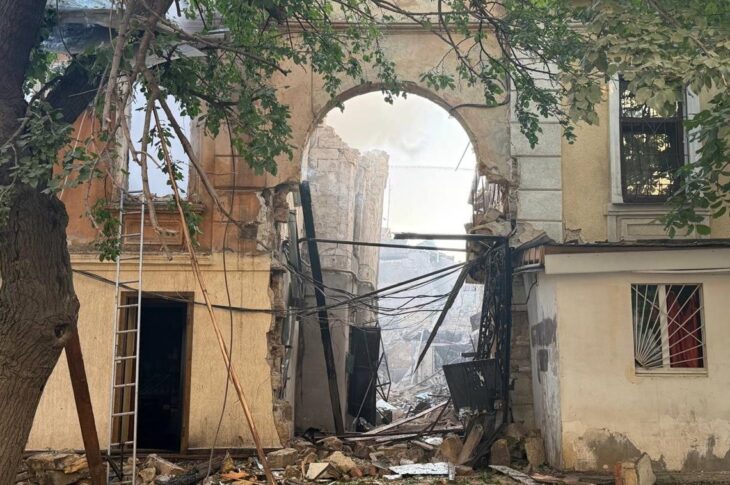 Новини України - В Одесі з-під завалів дістали загиблу, ще одну людину шукають