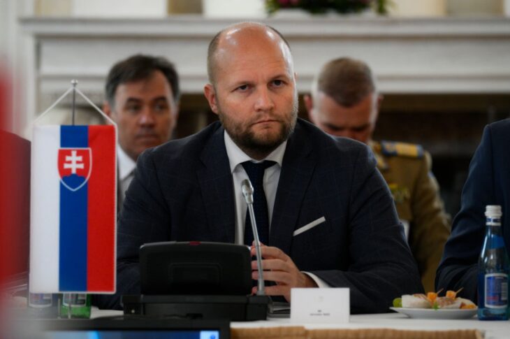 Новини світу - В Словаччині вирішили затримати екс-міністра через допомогу Україні