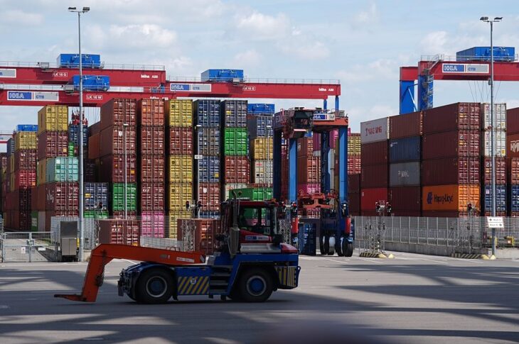 Новини бізнесу - Європейські порти переповнені через мита Трампа