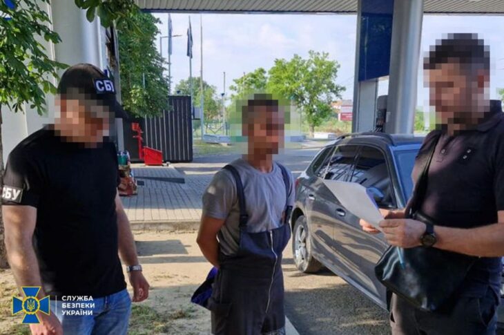 Новини України - Затримано 14 організаторів схем для ухилянтів