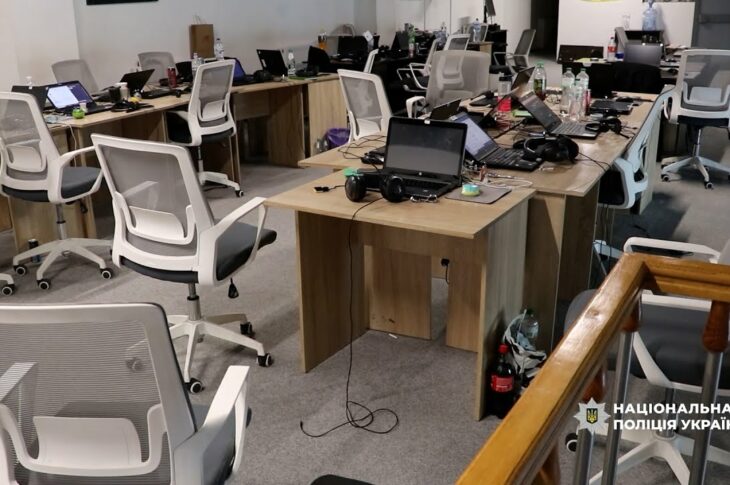 Нацполіція у спільній операції з чеськими правоохоронцями ліквідувала масштабну мережу кол-центрів.