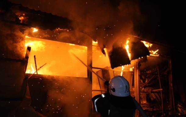 Новини України - БПЛА атакували Одесу: пожежі на цивільних об'єктах