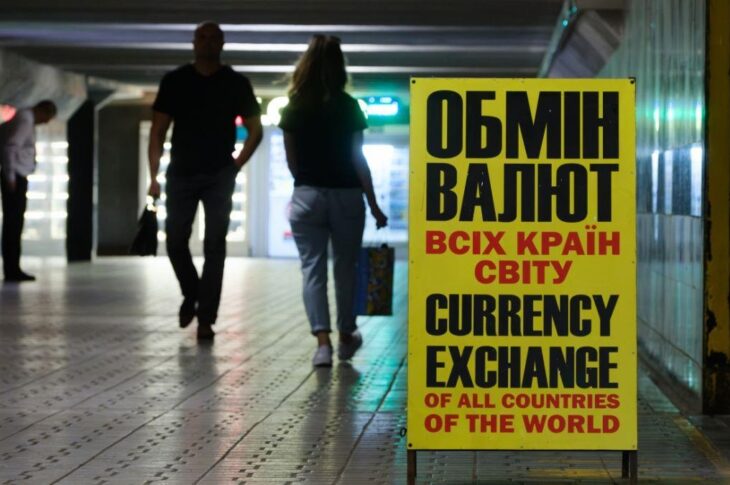 Новини бізнесу - Долар і євро почали дешевшати в обмінних пунктах