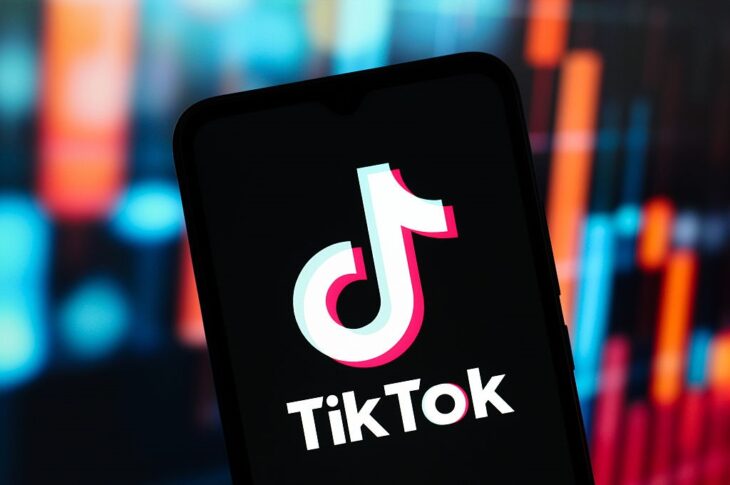 Новини світу - Група багатих людей. Трамп продає TikTok