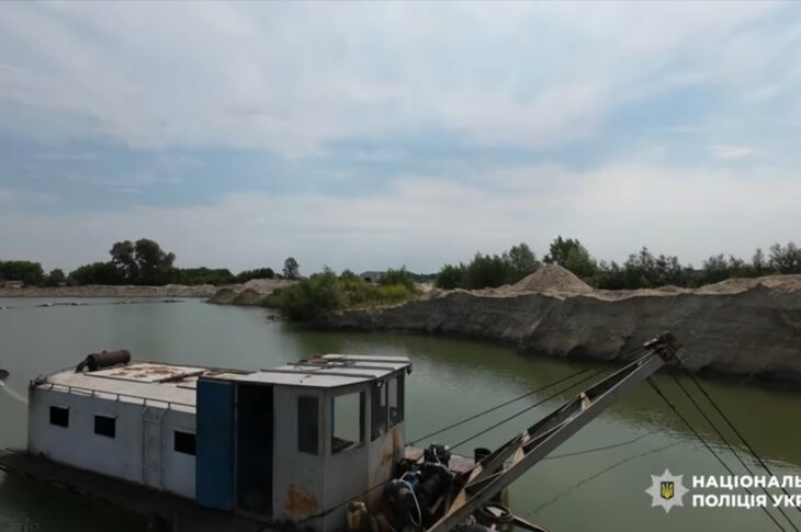 Поліція викрила масштабний незаконний видобуток піску, який міг спричинити екологічну катастрофу