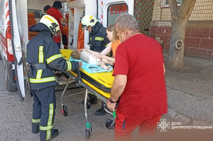 Новини України - На Дніпропетровщині дворічна дитина випала з четвертого поверху