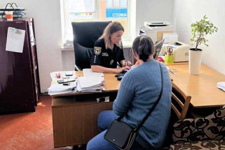 Новини України - На Прикарпатті жінка виманила у військових 450 тисяч гривень