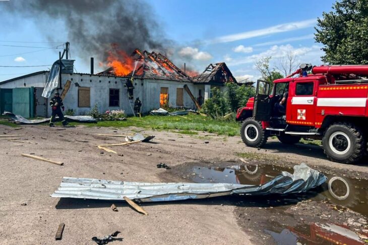 Новини України - РФ скинула КАБи на прифронтове селище Харківської області