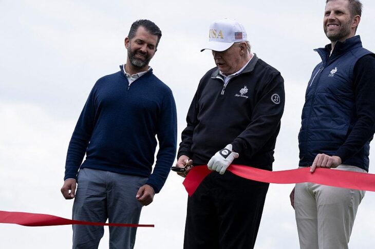 Новини світу - Трамп провів церемонію відкриття поля для гольфу в Шотландію