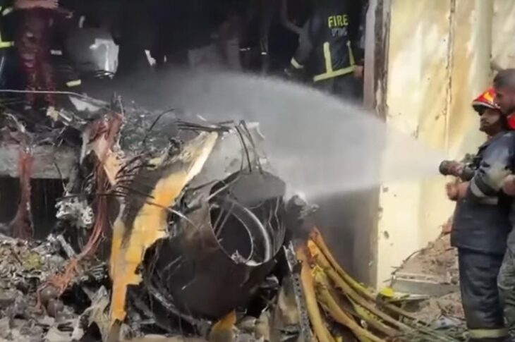 Новини світу - У Бангладеш винищувач упав на дах коледжу