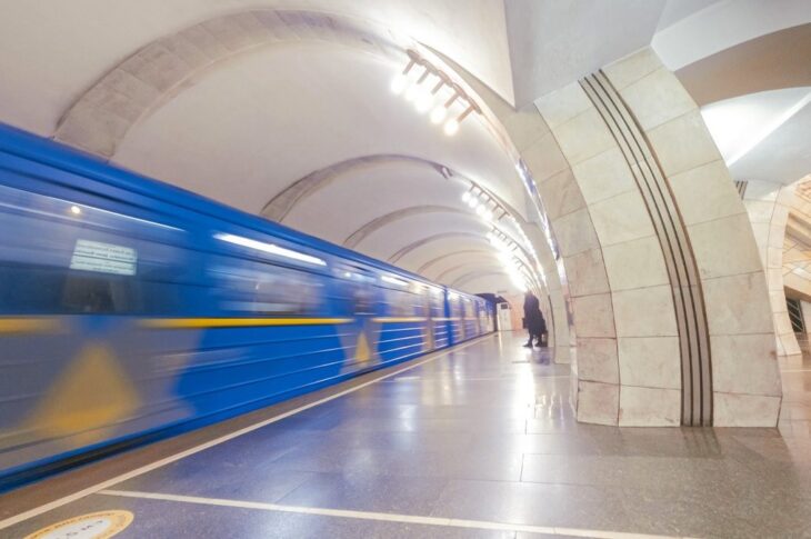 Новини Києва - У Києві через підозрілий предмет закрили станцію метро Либідська