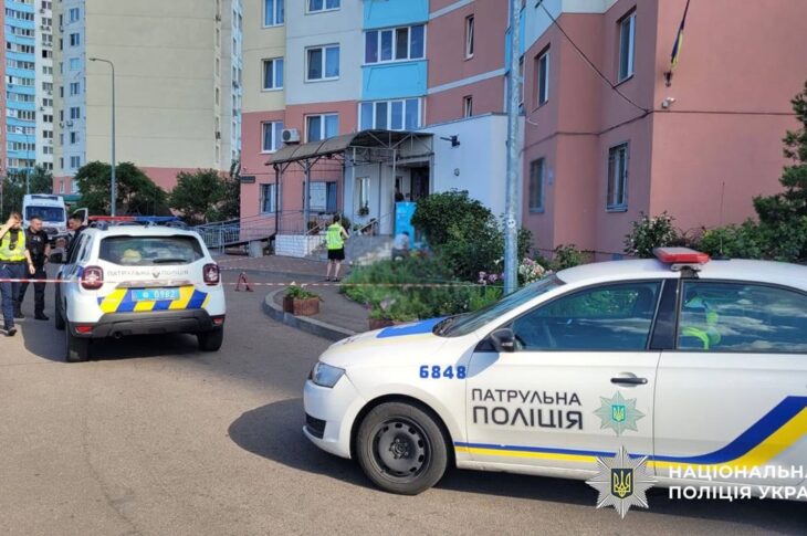 Новини Києва - У Києві дитина випала з вікна 21 поверху