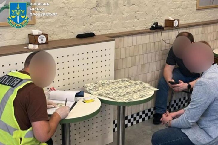 Новини Києва - У Києві працівника суду за гроші "допомагав" колегам оновити дані в ТЦК