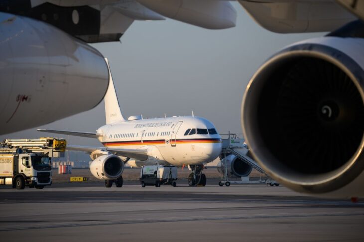 Новини світу - У Німеччині урядовий літак здійснив аварійну посадку