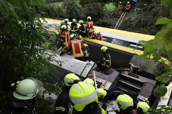 Новини світу - У Німеччині з рейок зійшов потяг: є загиблі
