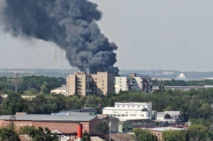 Новини світу - В Ростові на складі спалахнула величезна пожежа