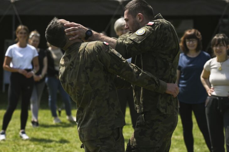 Новини світу - "Викличуть і чоловіків, і жінок": в Польщі пройдуть масштабні медкомісії