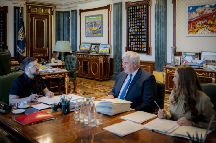 Новини України - Зеленський призначив 16 нових послів України