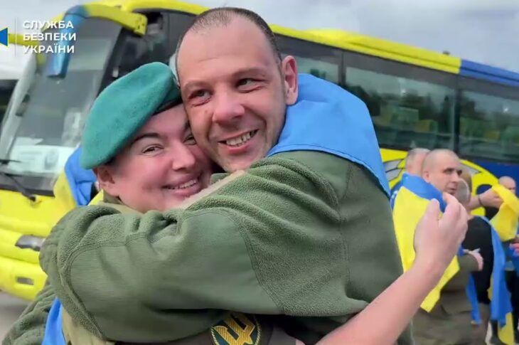 СБУ показала ексклюзивне відео обміну полоненими 24 серпня