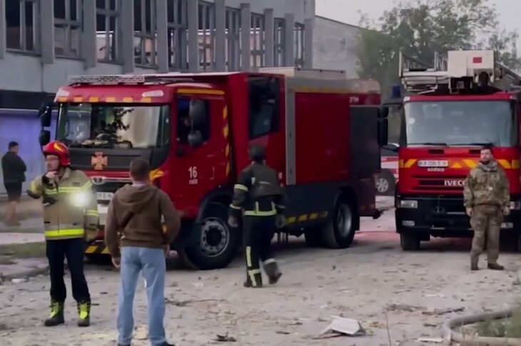 Володимир Зеленський: "Зараз у Києві триває розбір завалів"