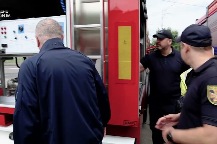 Німецьке товариство GIZ передало автоцистерну українським рятувальникам