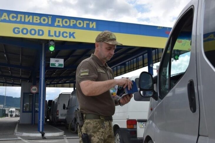 Новини України - На кордоні фіксують в'їзд чоловіків віком 18-22 років до України