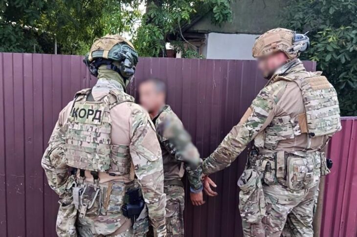 Новини України - На Житомирщині чоловік погрожував поліцейським гранатою