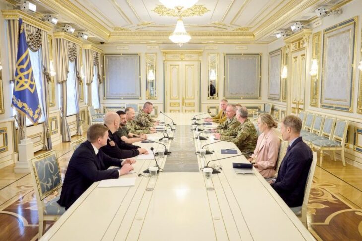 Новини України - Президент зустрівся з командуванням армії Британії
