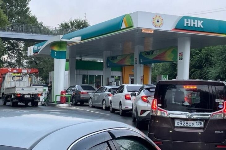 Новини світу - Продають за талонами: третій регіон РФ зіткнувся з нестачею бензину