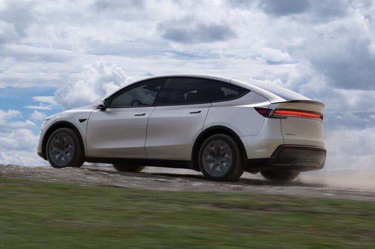 Авто новини - Tesla представила шестимісну версію Model Y у Китаї