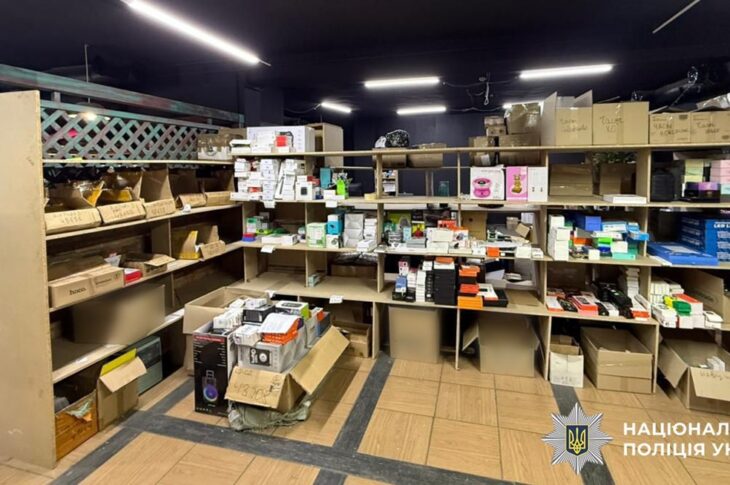 Новини України - У Дніпрі викрили схему продажу фейкових гаджетів відомого бренду