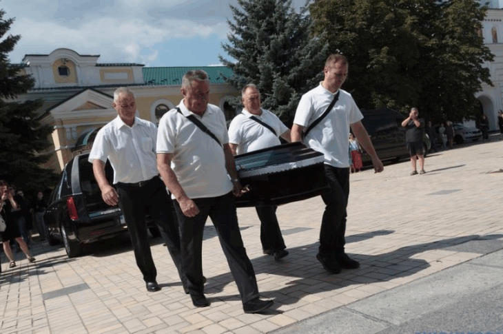 Новини України - У Києві попрощалися із закатованою у полоні РФ українською журналісткою