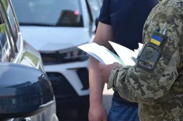 Новини України - У Рівному шість осіб заблокували авто ТЦК і вимагали віддати мобілізованого