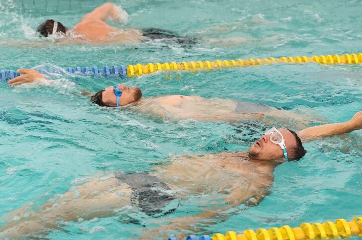 🏊🏻‍♀️ Відновлення у воді | поранені бійці системи МВС реабілітуються на заняттях з плавання