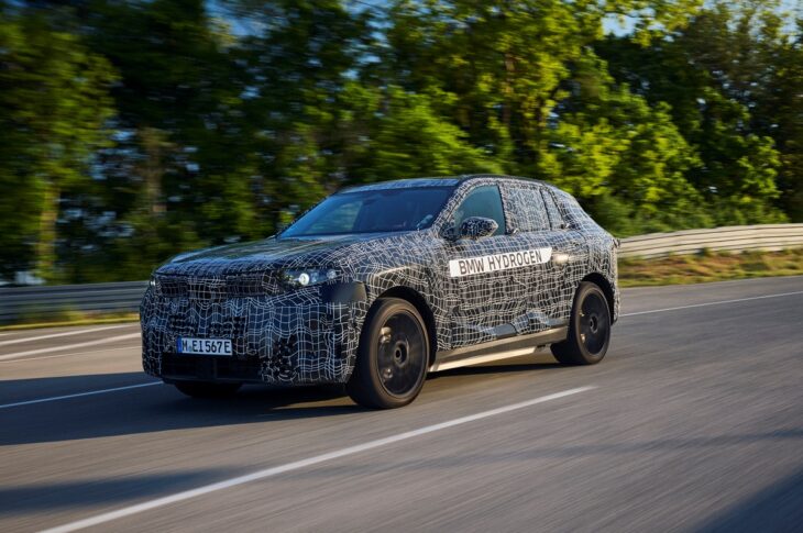 Авто новини - BMW дала перший офіційний погляд на новий X5
