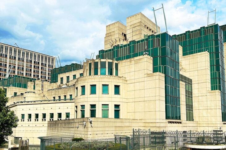 Новини світу - Британія запустить портал для залучення шпигунів на території Росії