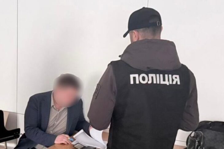 Новини Києва - Чиновник КМДА підроблював документи про відрядження, аби виїхати за кордон